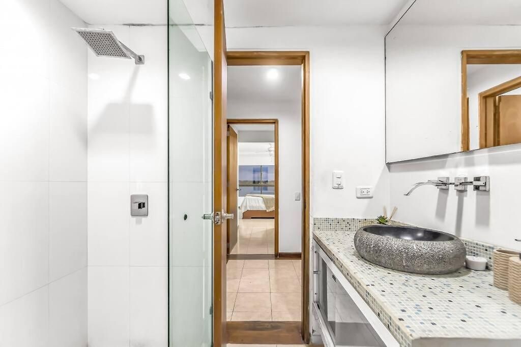 Apartment Beachside Escape 2br With Pool *