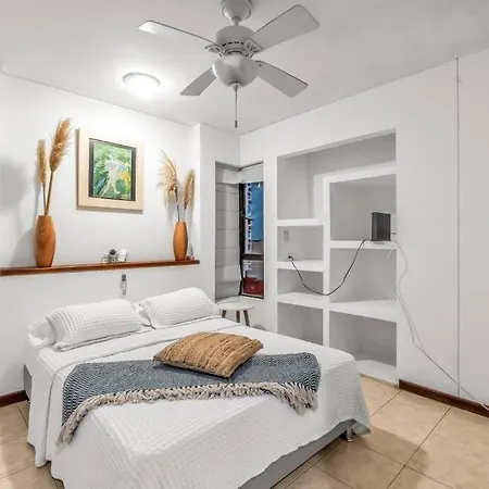 Beachside Escape 2br With Pool Cartagena
